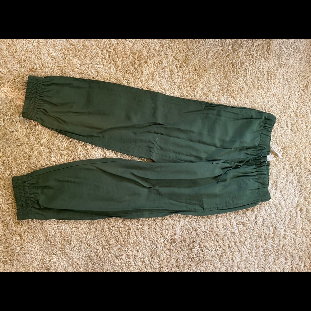 Cropped olive joggers